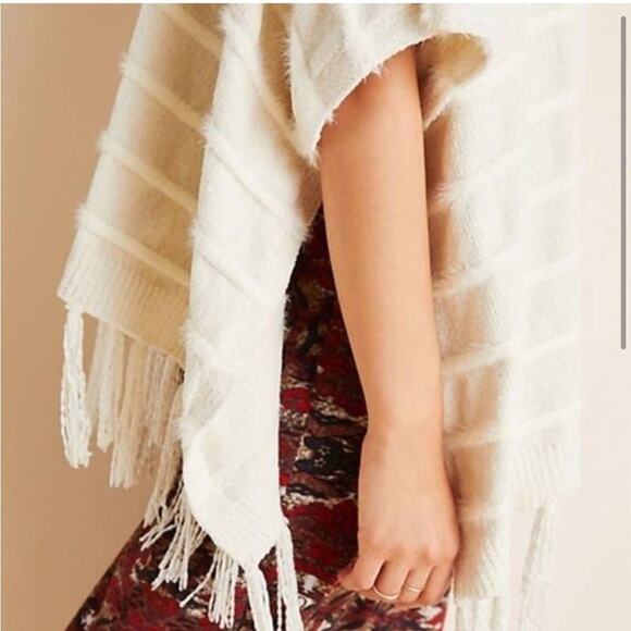 Anthropologie Akemi + Kin cream off white open front fringe poncho sweater O/S - Picture 3 of 16